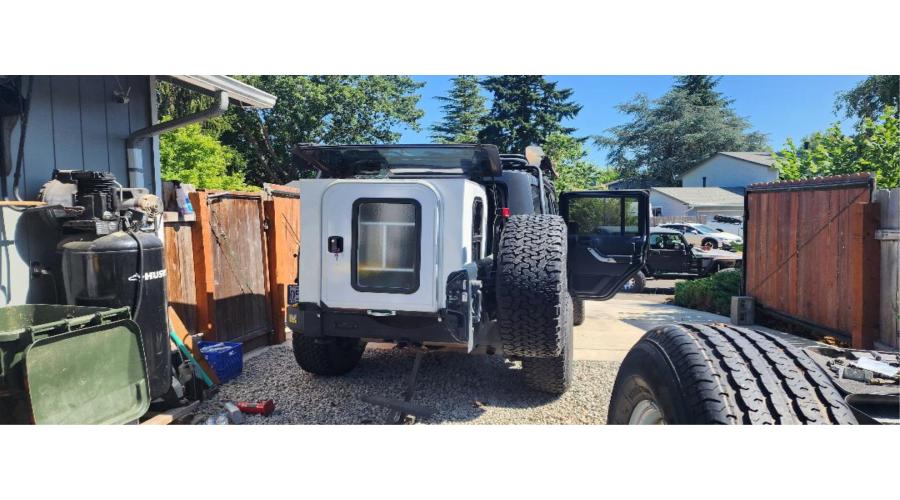 BakPak closed and road-ready on a Jeep